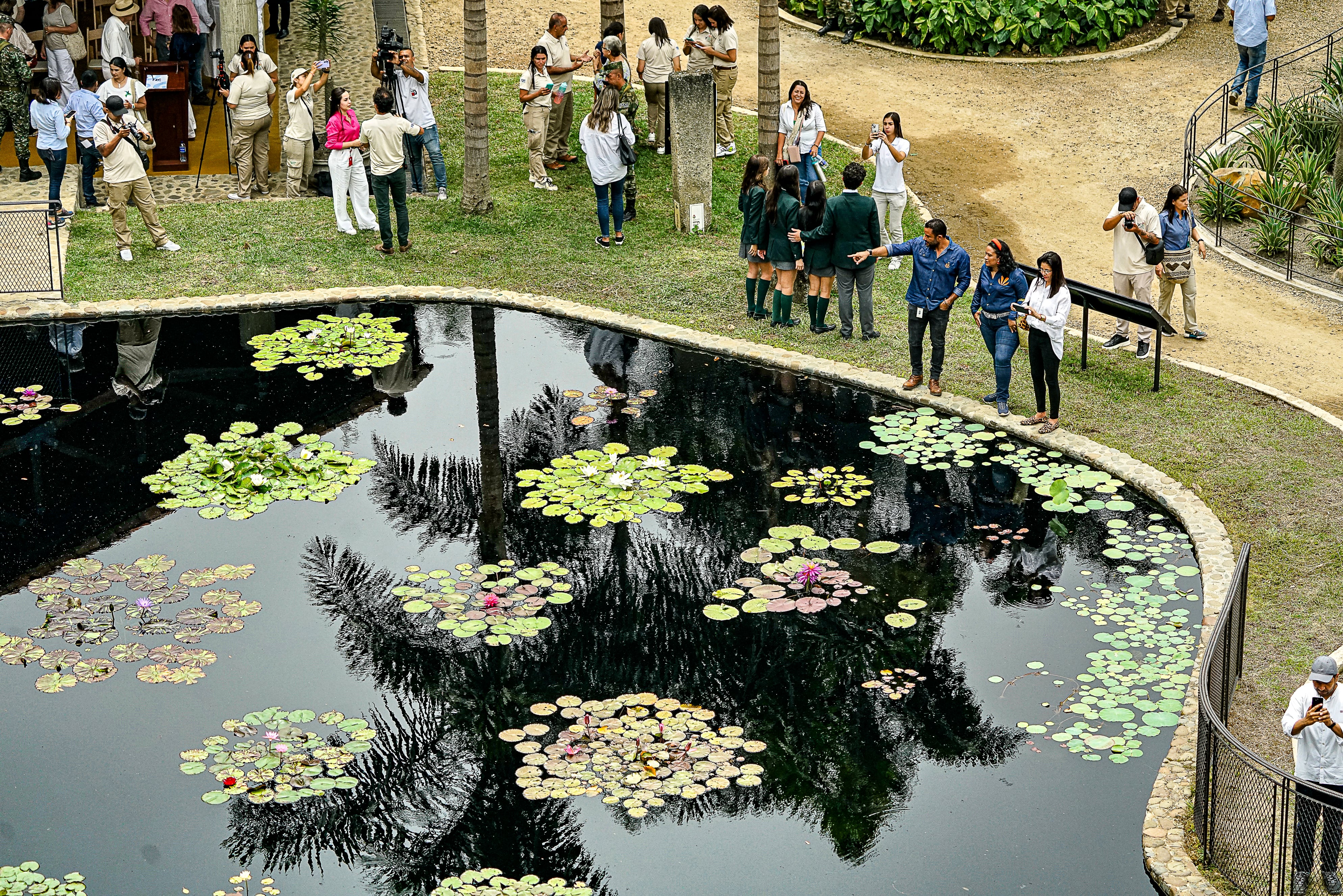 El Jardín Botánico de Cali fundado en  2001 promueve la conservación, investigación y educación ambiental de la flora del Valle del Cauca.