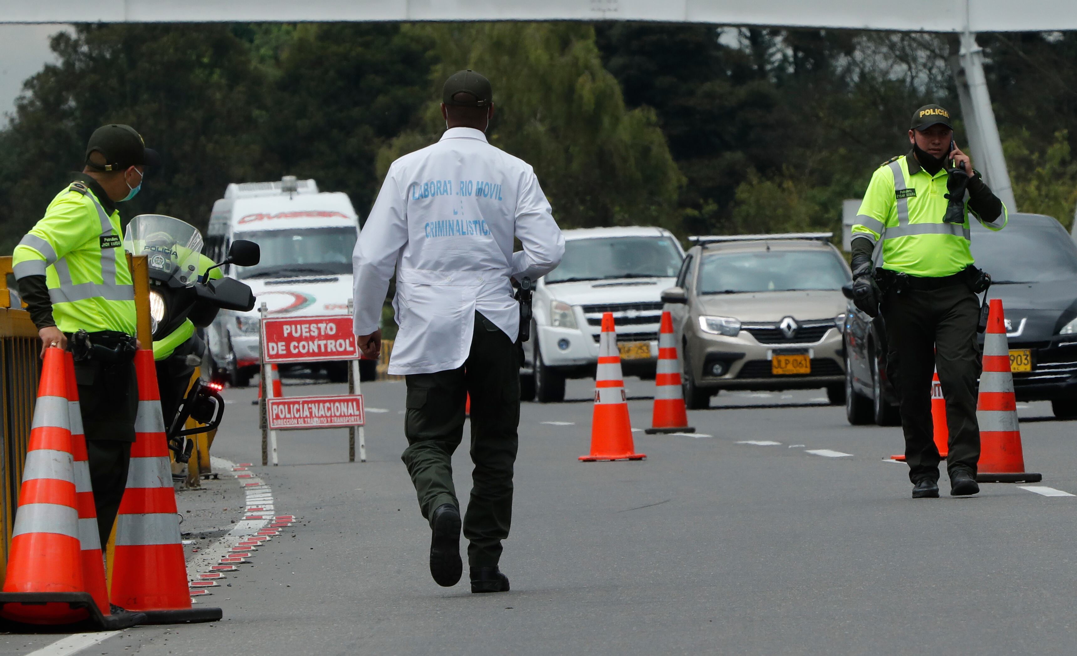 Plan éxodo de Semana Santa  tránsito y transporte Policía Nacional de carreteras
puesto de control estado mecanico transporte intermunicipal
Bogotá abril 12 del 2022
Foto Guillermo Torres Reina / Semana