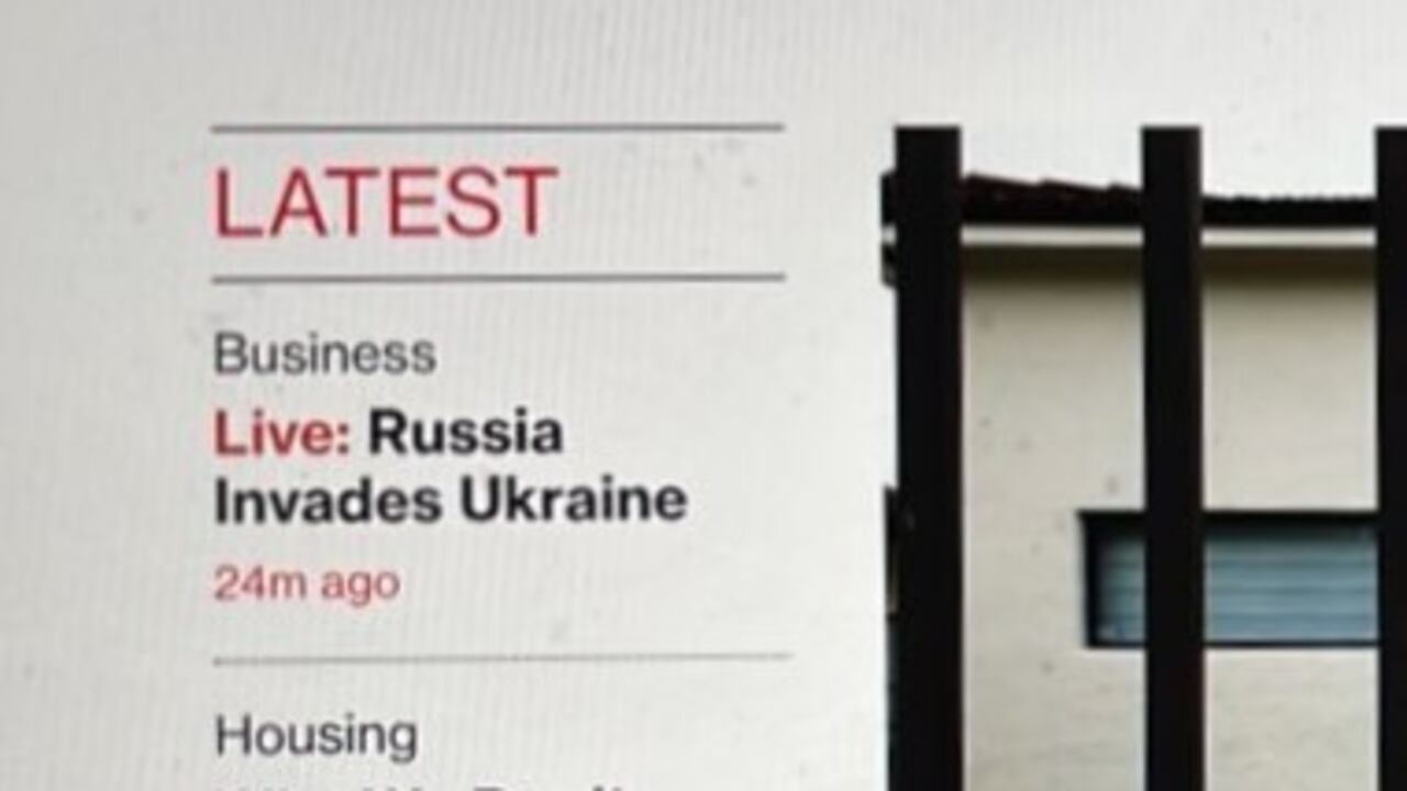 En su página web se compartió una publicación titulada Rusia invade a Ucrania, que, según la analista Olga Lautman, estuvo por lo menos 30 minutos antes de que los editores notaran el error y le dieran de baja.