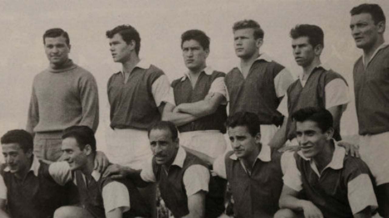 Esta formación ganó la tercera estrella en 1960 y clasificó a la Libertadores del año siguiente. Parados de izquierda a derecha: Leonardo Bevilacqua, Guillermo Milne, Jaime Silva, Hernando 'Mono' Tovar, Carlos ‘Copetín’ Aponte, Carlos Rodríguez. Abajo en el mismo orden: Ricardo Campana, Miguel Reznik, Osvaldo Panzutto, Alberto Orlando Perazzo, Héctor ‘Zipa’ González.