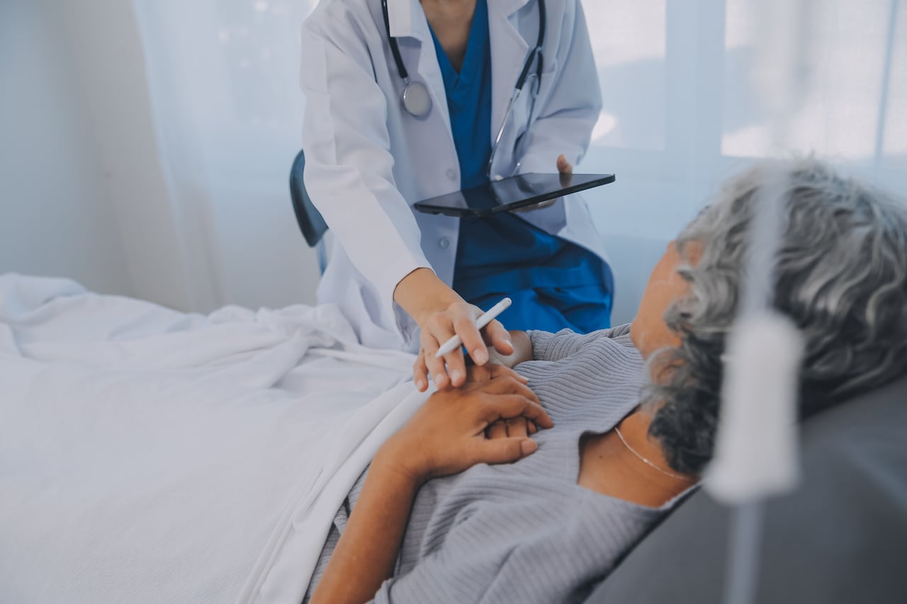 Los retrasos en la atención y el acceso a tratamientos siguen siendo uno de los mayores desafíos del sistema de salud en Colombia.