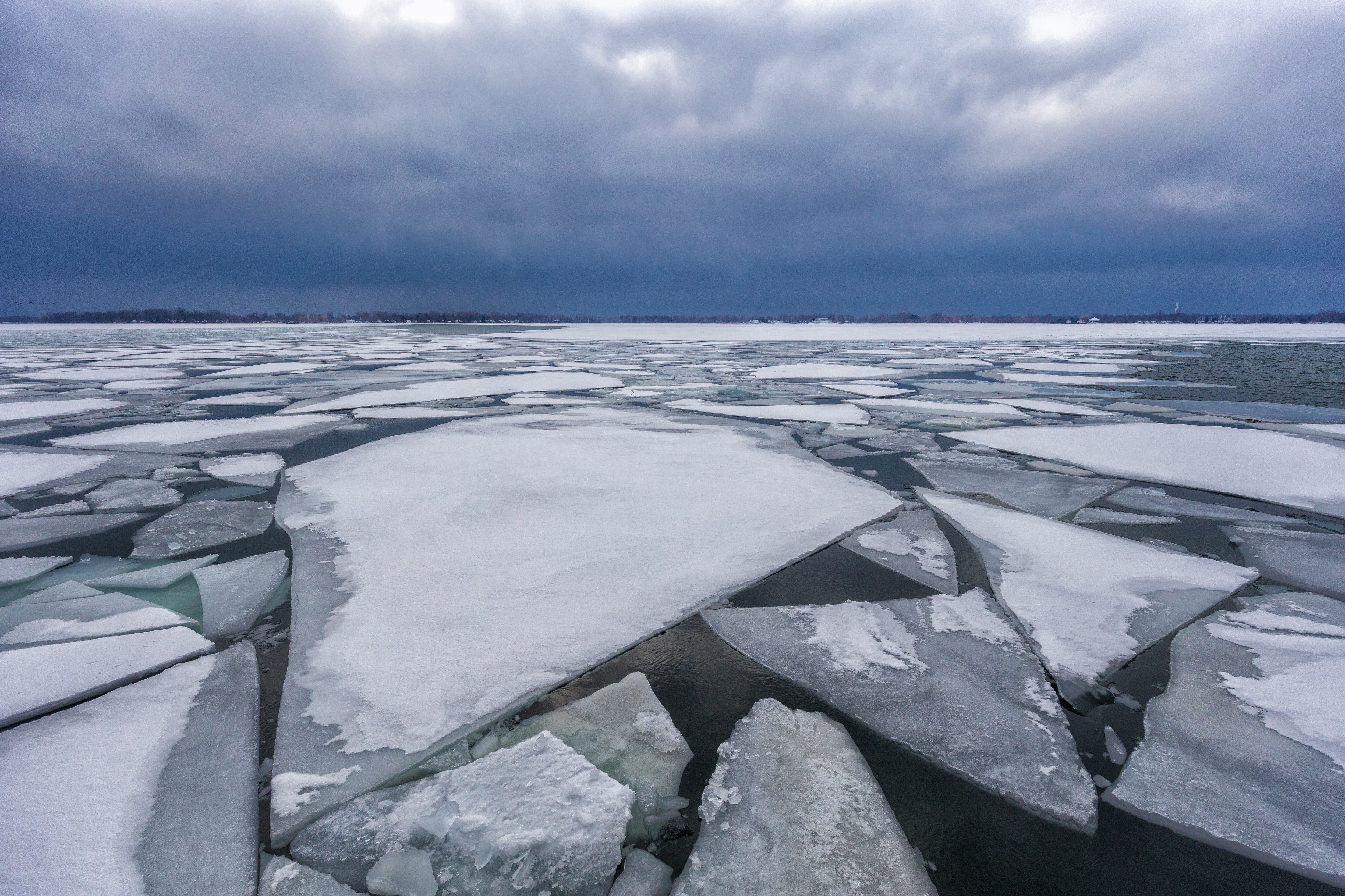 El vórtice polar se fortalece durante el invierno en cada hemisferio.