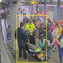 conductor subió su moto a Transmilenio