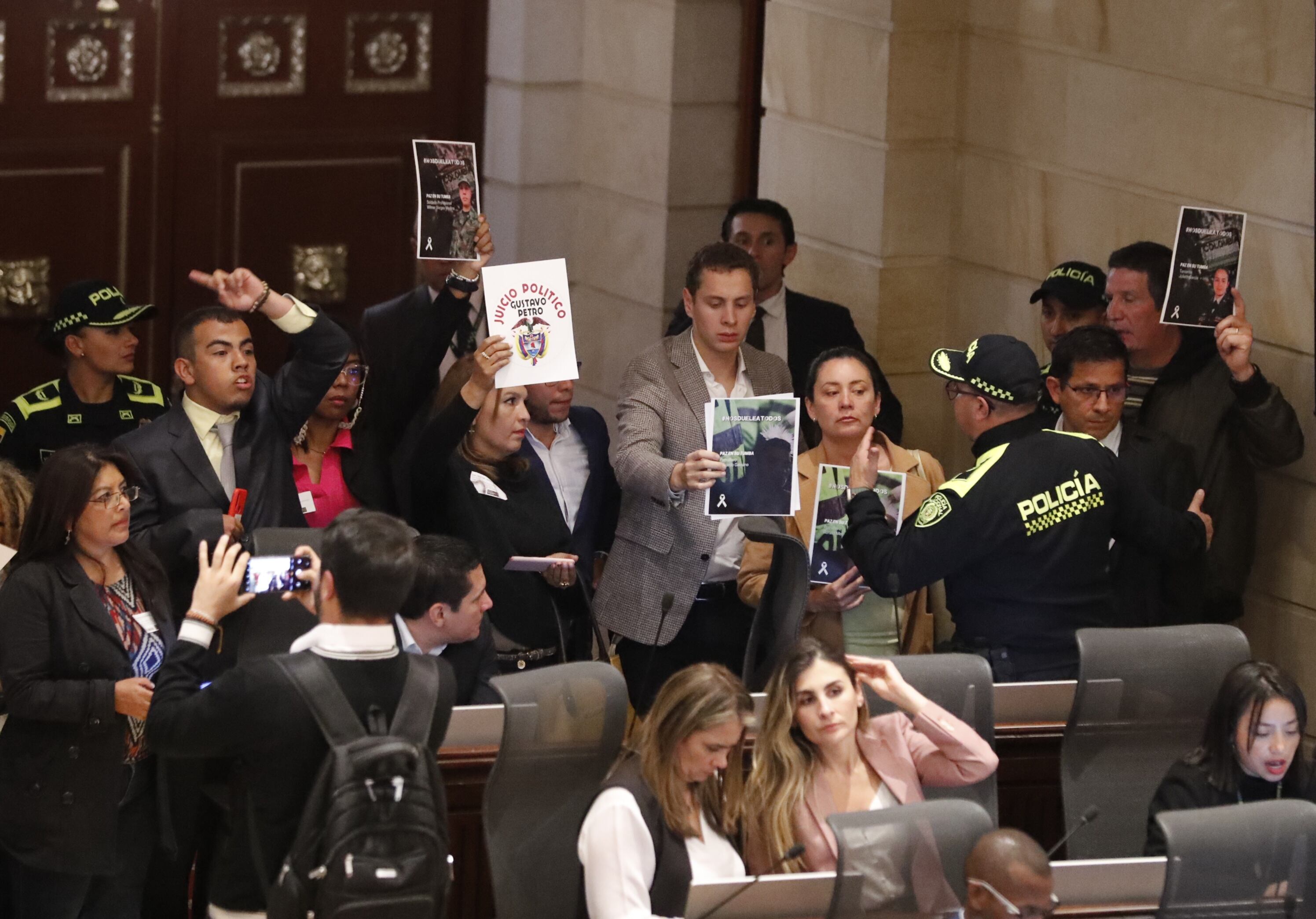 Moción de censura al canciller Álvaro Leyva