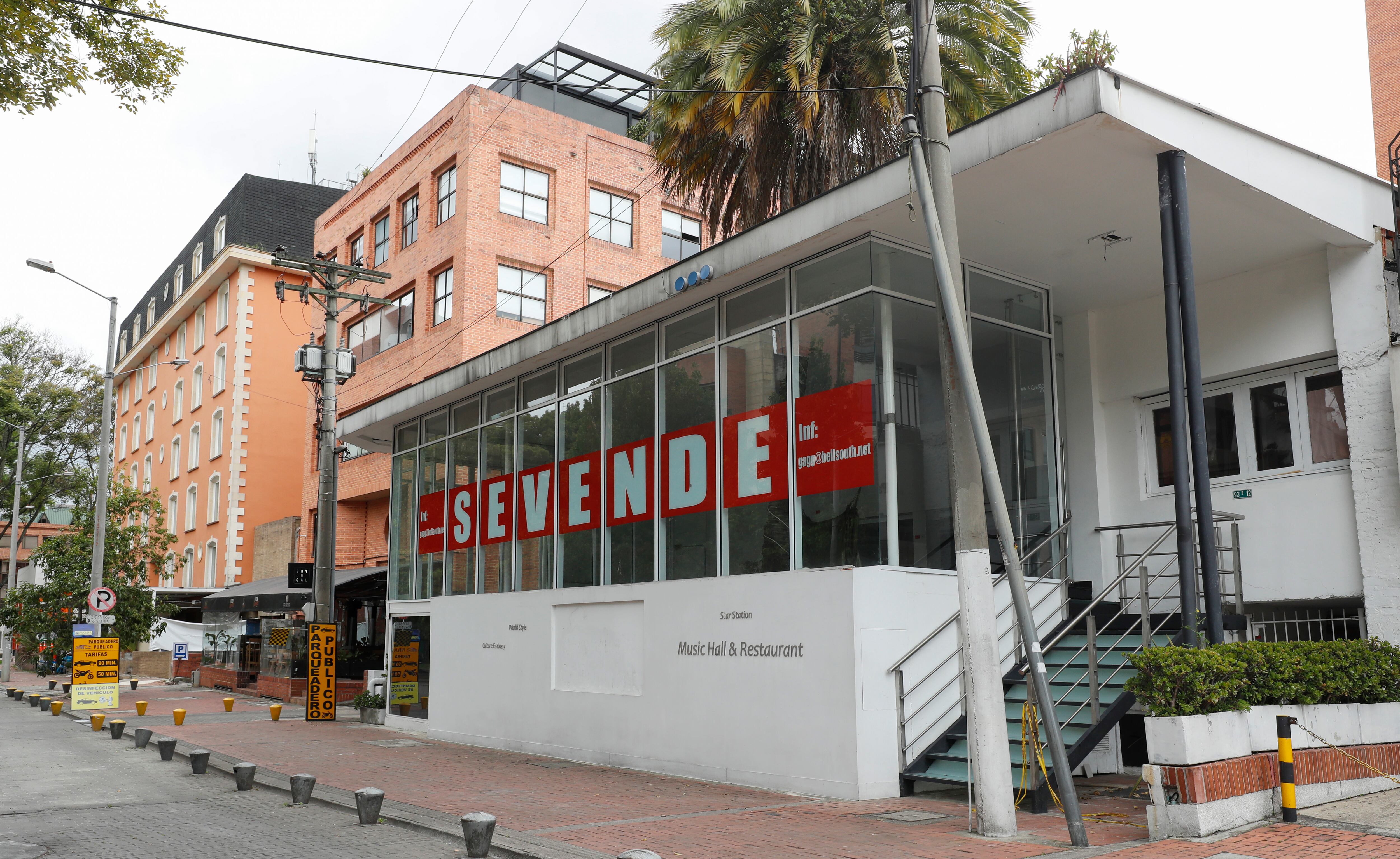 Locales vacíos, locales en arriendo.