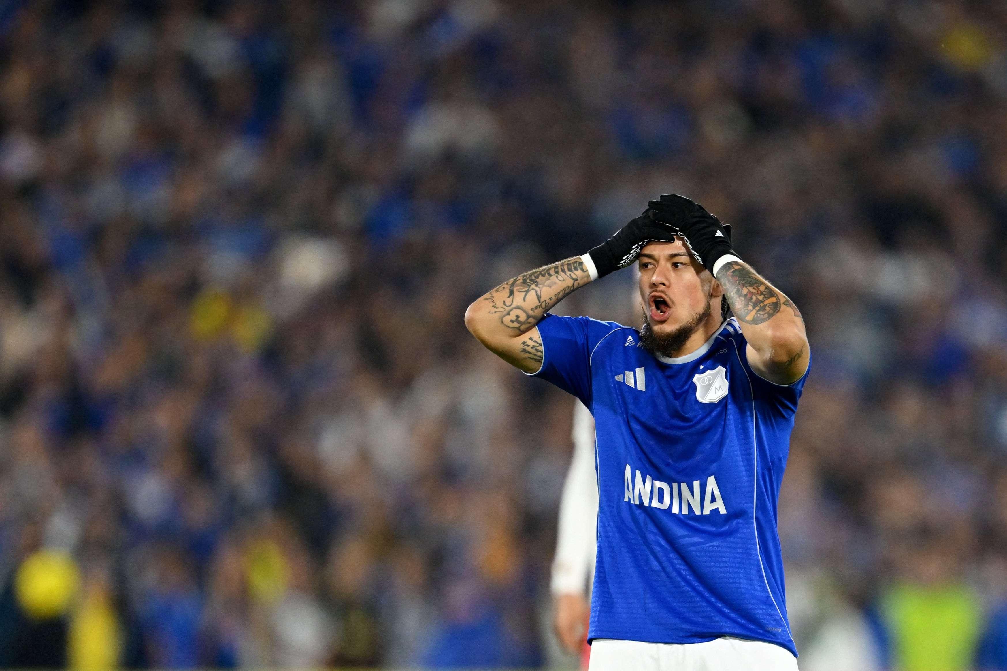 Millonarios' forward #23 Leonardo Castro reacts after failing to score during the Copa Sudamericana group stage football match between Colombia's Millonarios and Uruguay's Boston River at the Nemesio Camacho El Campin Stadium in Bogota on April 15, 2026. (Photo by Raul ARBOLEDA / AFP)