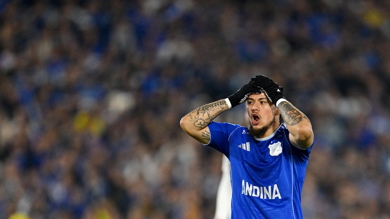 Leonardo Castro reacciona tras una ocasión perdida con Millonarios.