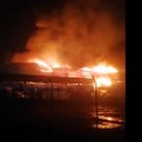 Fuerte incendio estructura en la vía Pereira- Cerritos, en la fábrica de colchones El Rey.