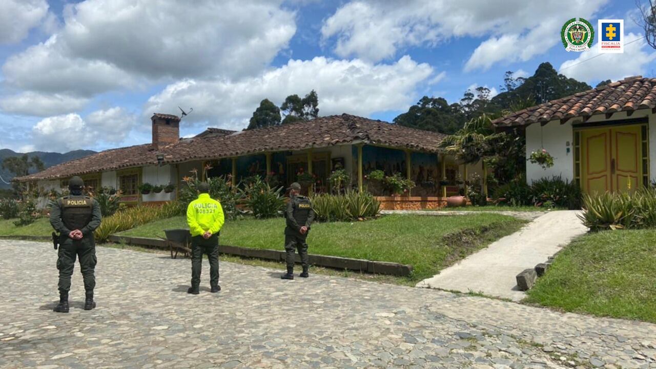 Los Ferrari y otros lujosos bienes que incautó la Fiscalía a alias Falcón, un narco del Clan del Golfo