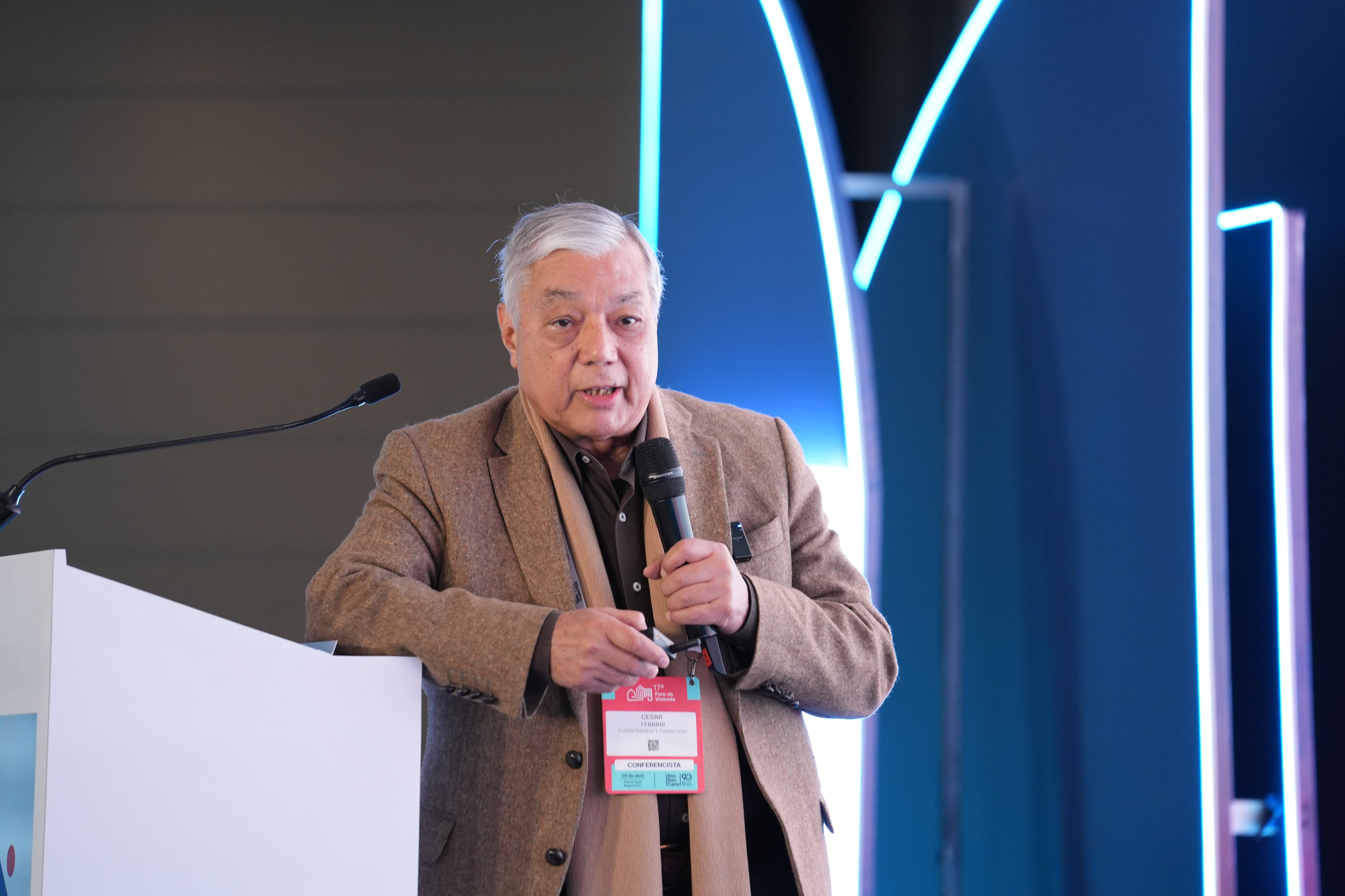 César Ferrari, superintendente Financiero