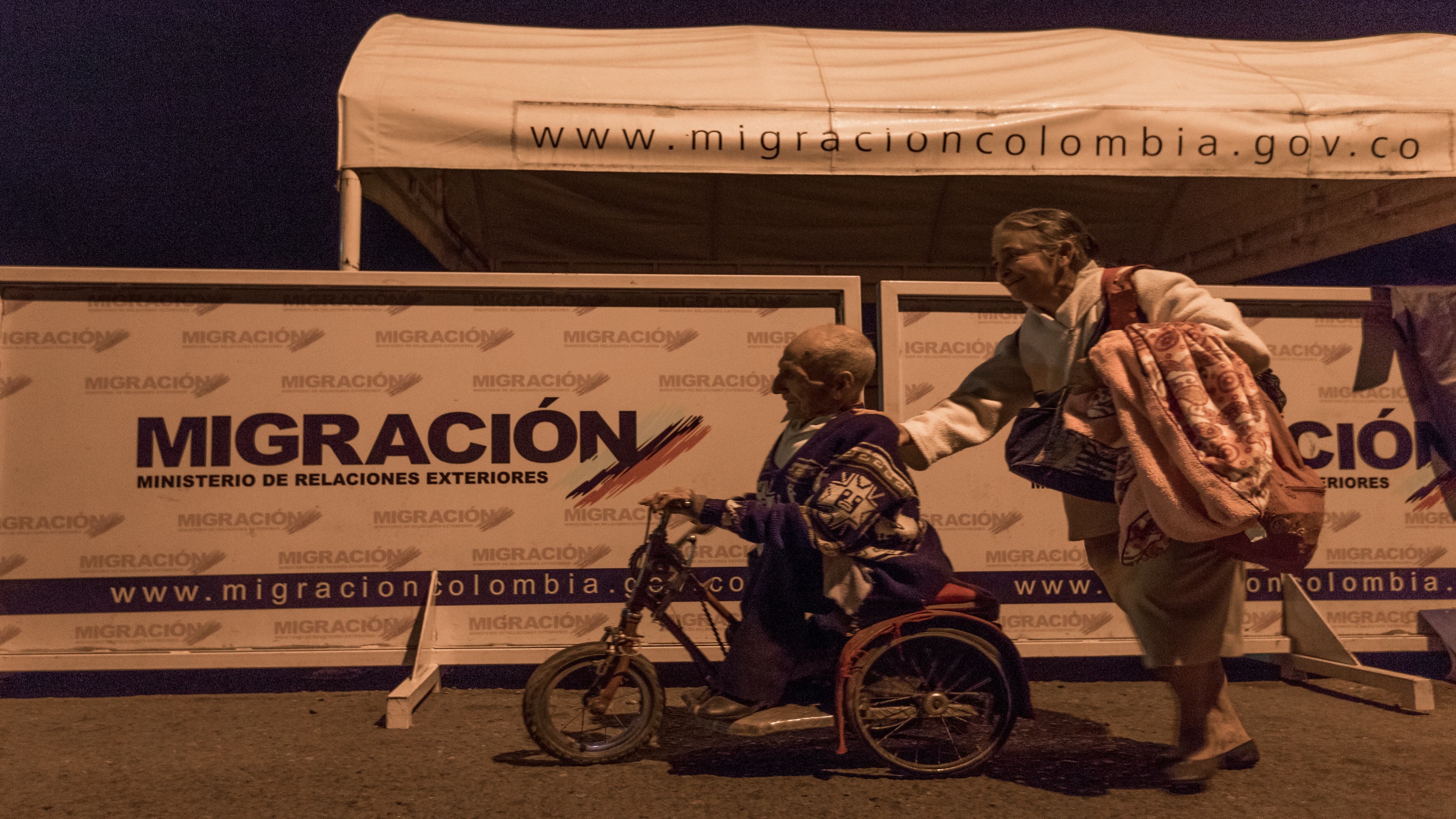 Dos adultos mayores cruzan la frontera en Cúcuta