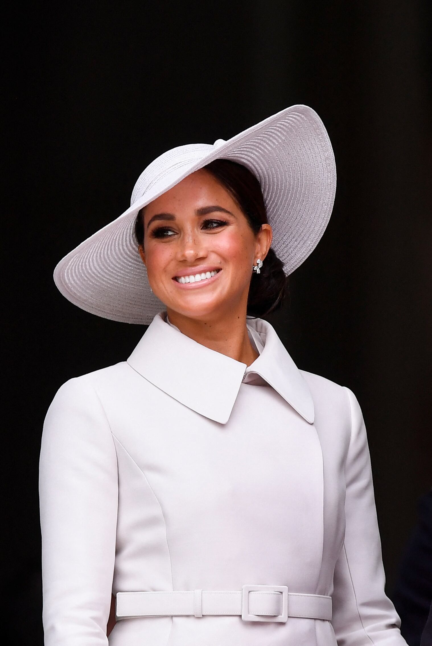 Meghan, duquesa de Sussex, se va después de asistir al Servicio Nacional de Acción de Gracias en la Catedral de San Pablo durante las celebraciones del Jubileo de Platino de la Reina el 3 de junio de 2022 en Londres, Inglaterra.