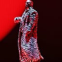 J Balvin durante su presentación en los MTV MVA's 2022.