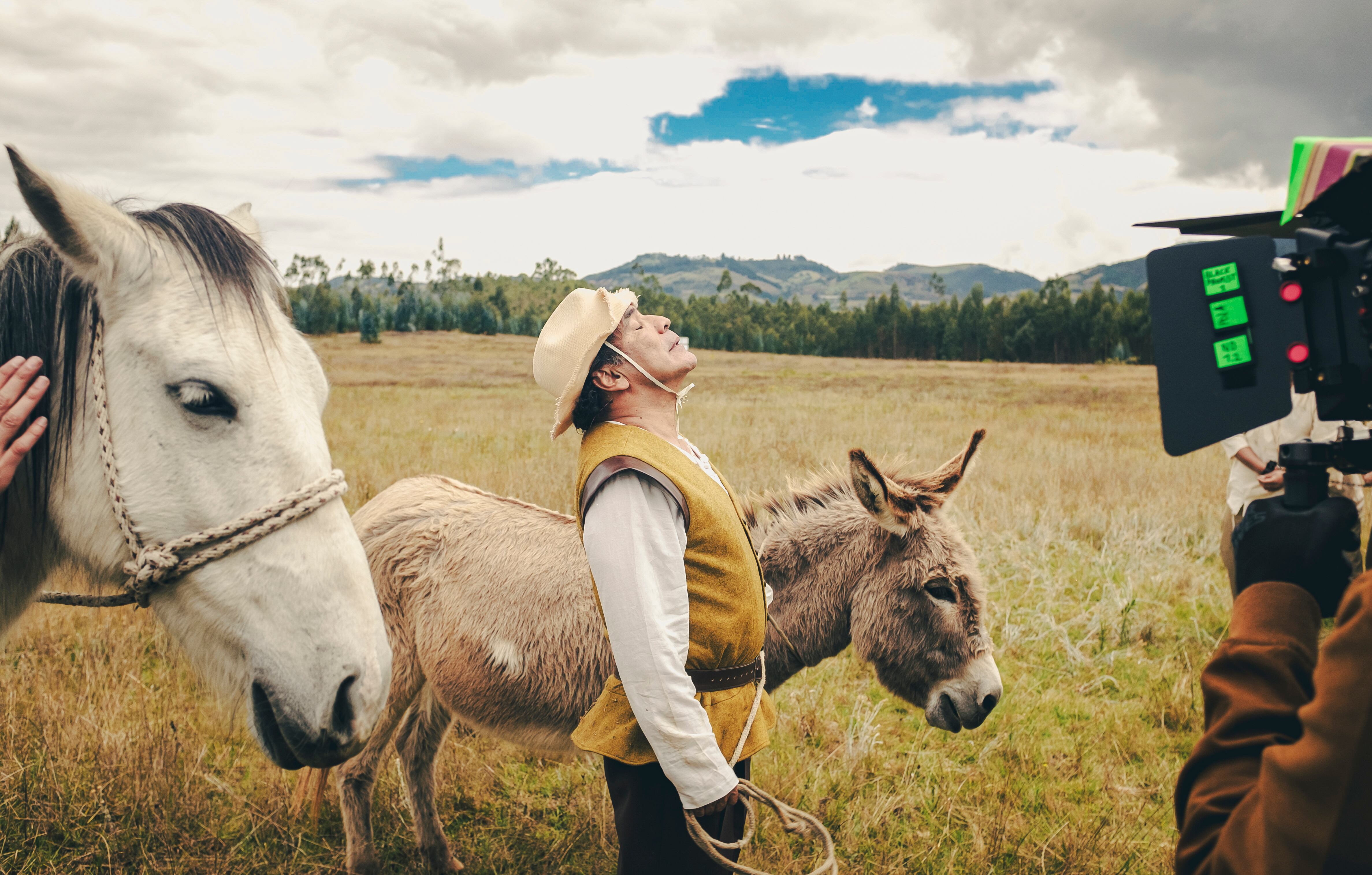 El actor Álvaro Rodríguez interpreta a Santos Carrasco.
