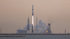 Cohete de Blue Origin explota en plataforma de lanzamiento durante prueba.