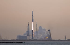 Cohete de Blue Origin explota en plataforma de lanzamiento durante prueba.