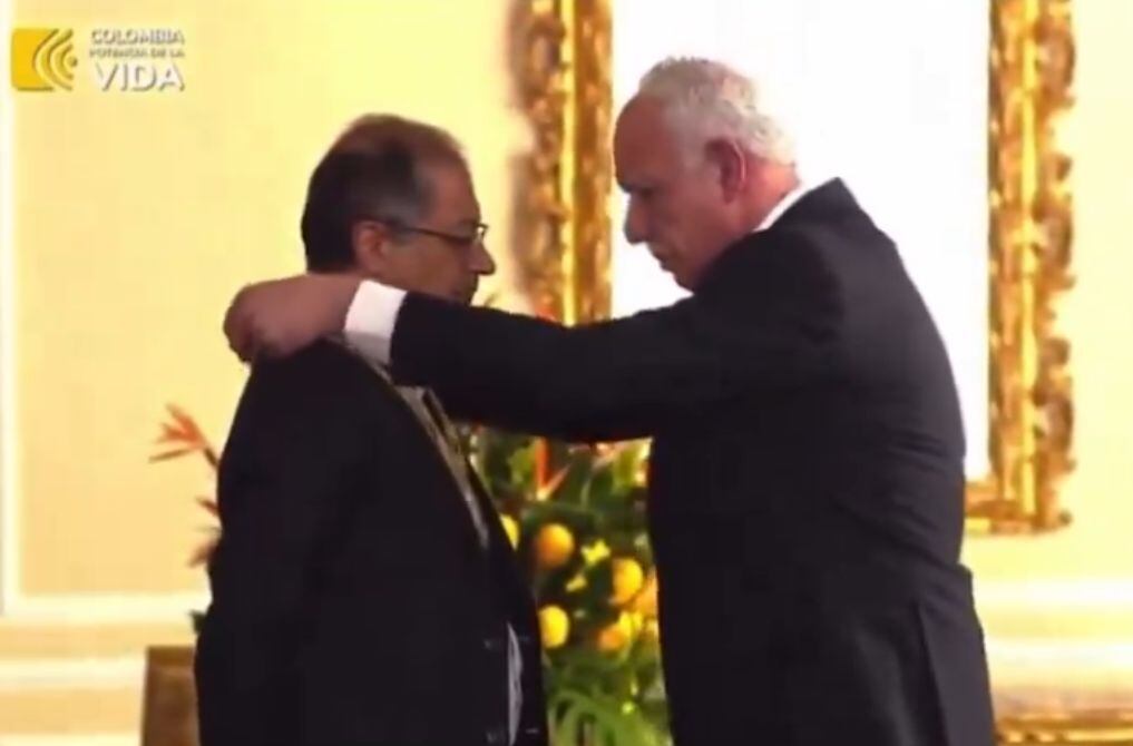 La condecoración tuvo lugar en el Palacio de Nariño