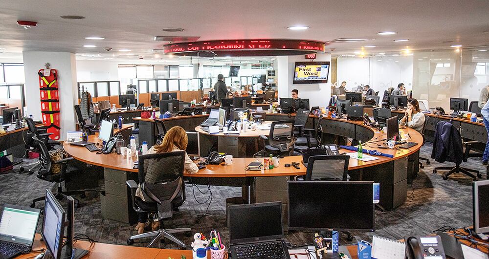  El dólar y la deuda pública han tenido una gran recuperación este año, mientras las acciones pierden más de 17 por ciento.