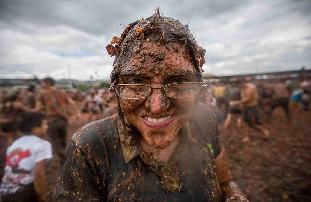 Con 35 toneladas de tomate descartado de las cosechas, se desarrolló la versión 11 de la gran tomatina colombiana 
