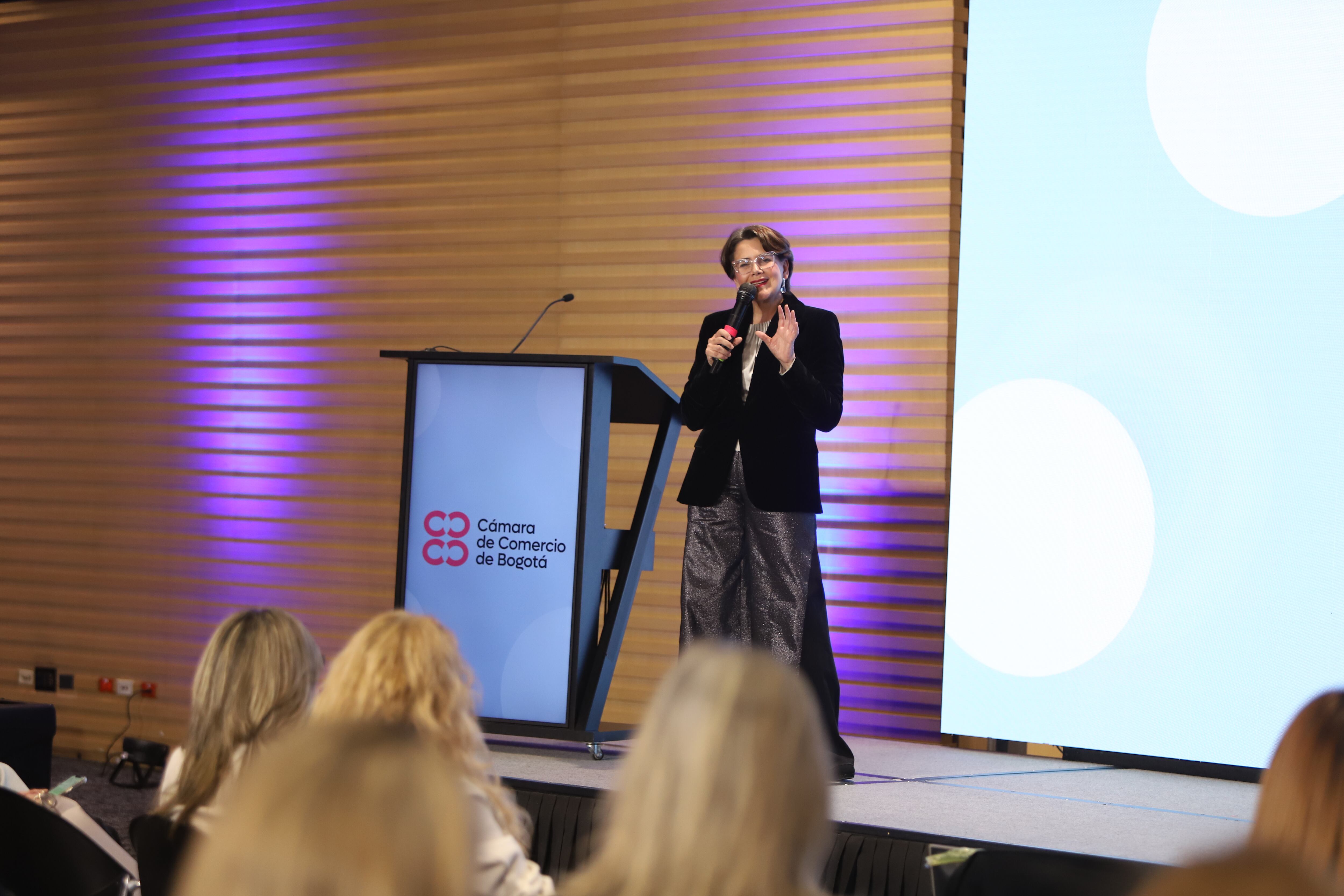 Coctel de bienvenida para el Círculo de Mujeres 2025. 
CÍRCULO DE MUJERES
COCTEL (CÁMARA DE COMERCIO BOGOTÁ) 
MODERADORA - SANDRA SUÁREZ CHARLA - ALEJANDRA MARCOTE
BOGOTÁ - 23 DE 2025
FOTO - VANESA LONDOÑO