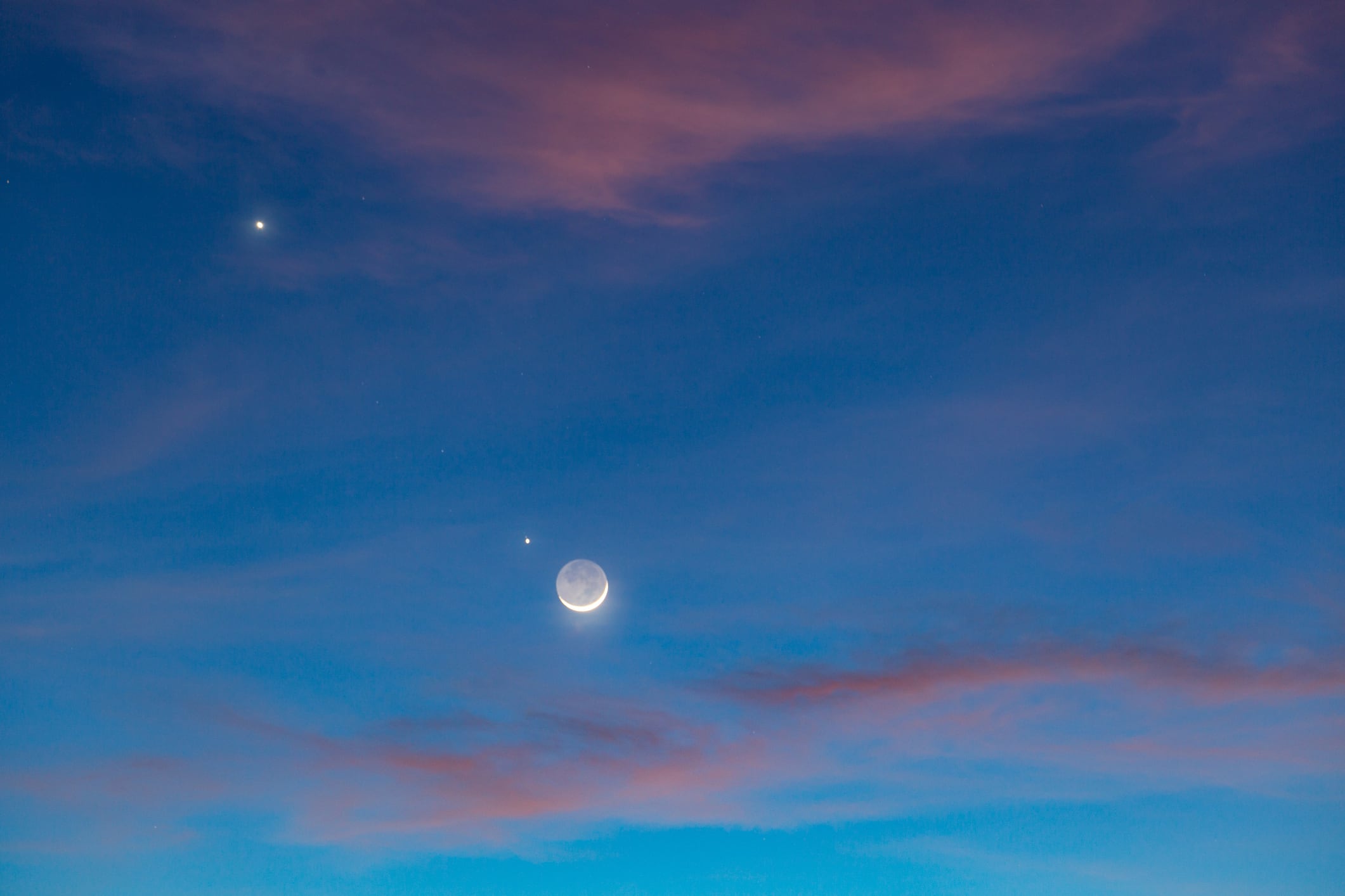 Este sábado, Saturno acompañará a la Luna de la Cosecha en el cielo nocturno.