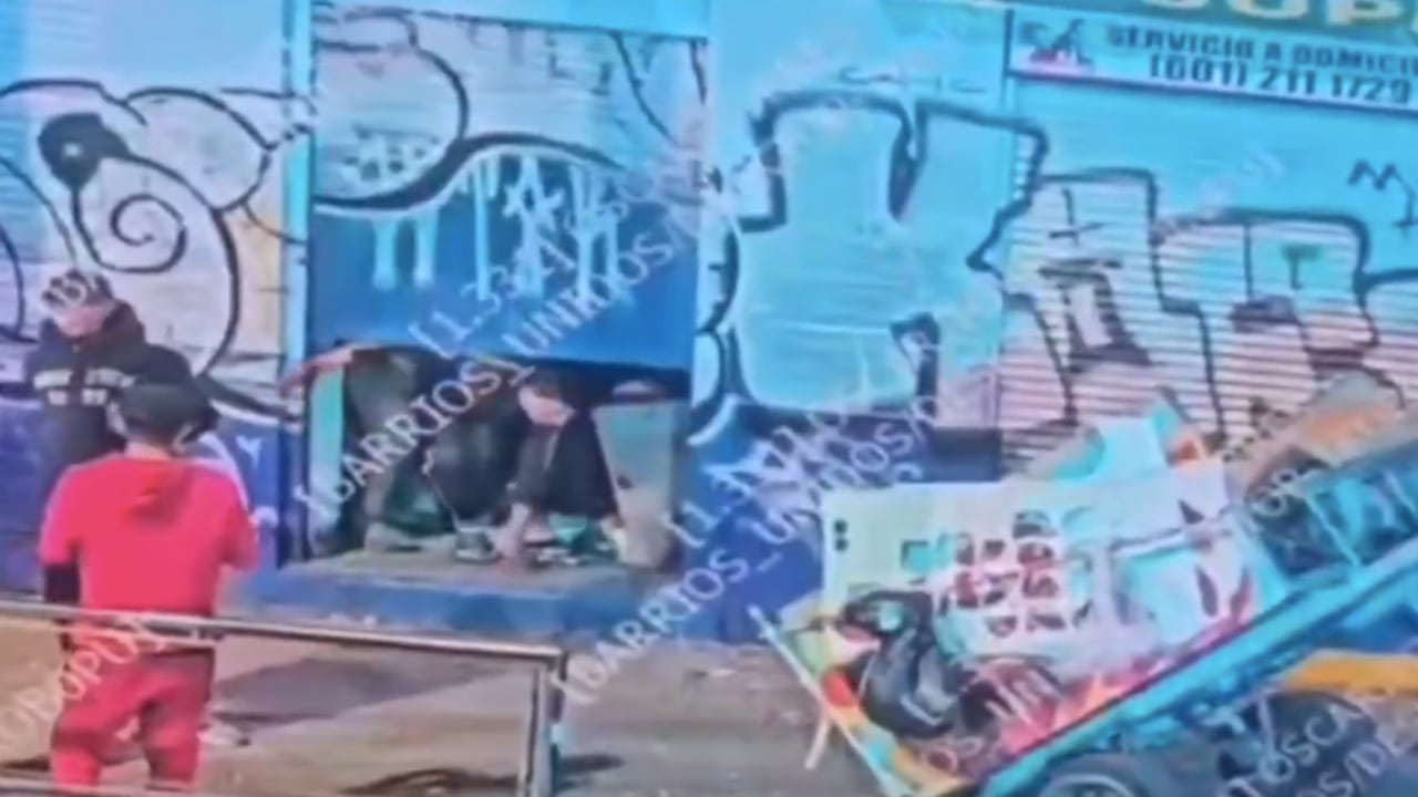 Los presuntos ladrones de la droguería en Bogotá.