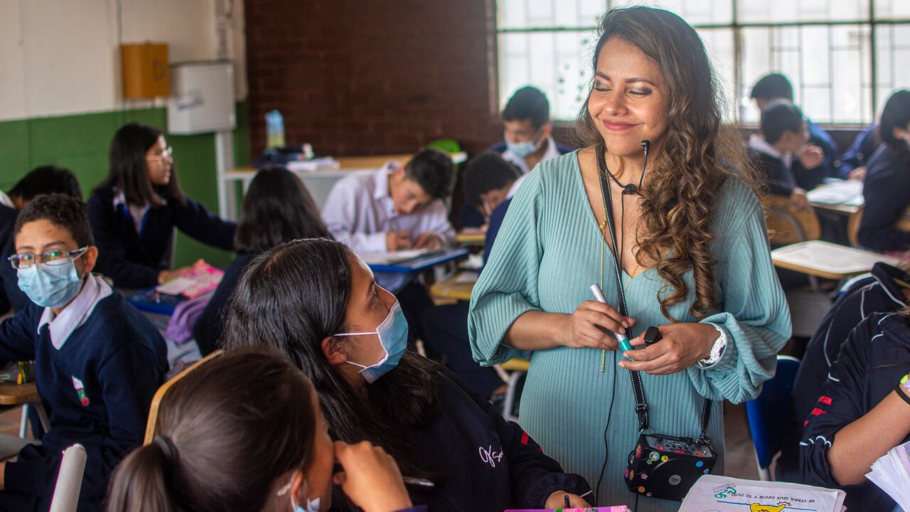 Paola Balda suma 18 años como docente de la Institución Educativa General Santander, en Soacha.