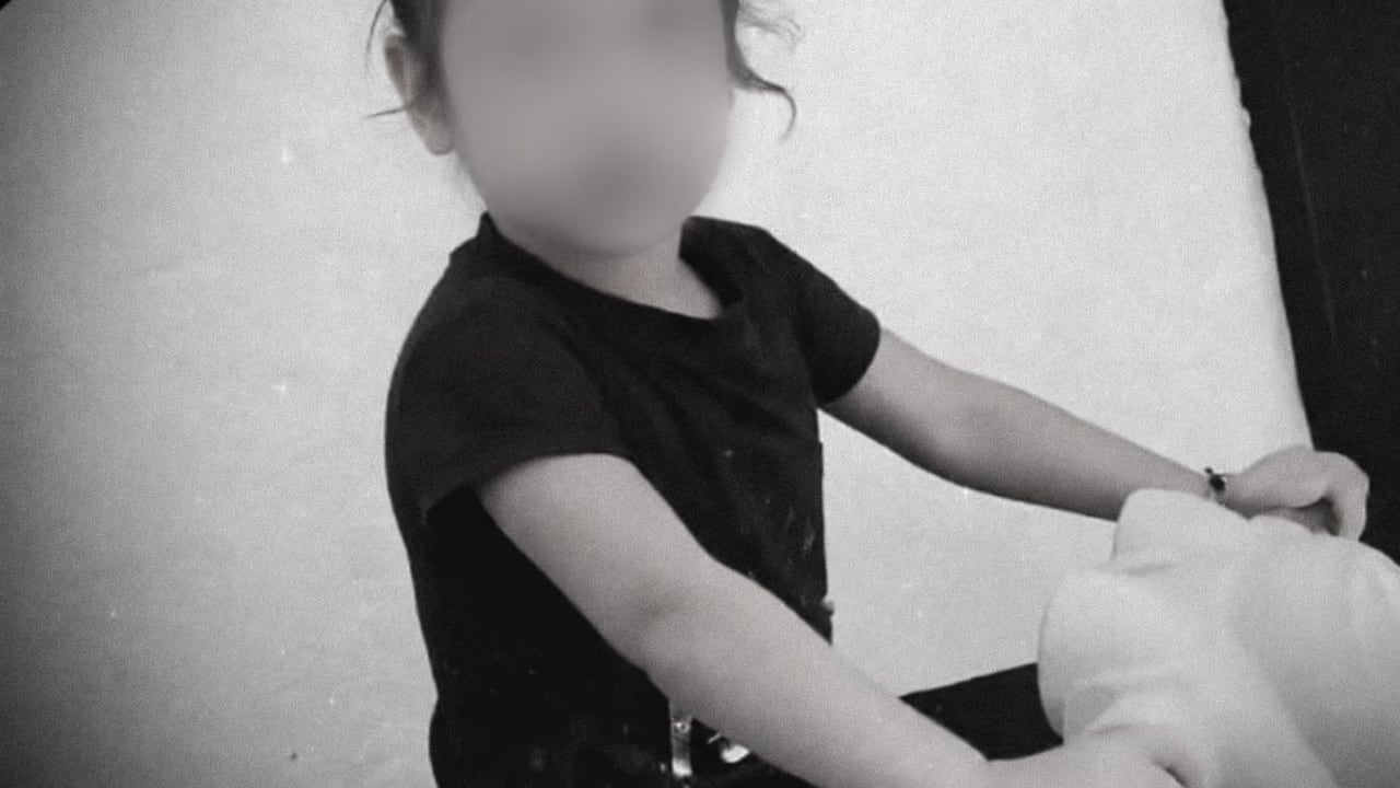 La menor sufría de epilepsias, tenía autismo y no podía hablar.