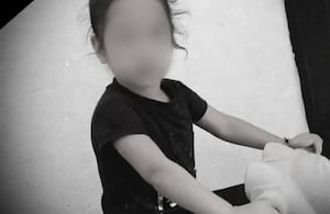 La menor sufría de epilepsias, tenía autismo y no podía hablar.