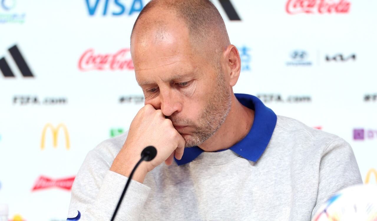 Gregg Berhalter, DT de Estados Unidos, en rueda de prensa previa al partido ante Irán en el Mundial Qatar 2022