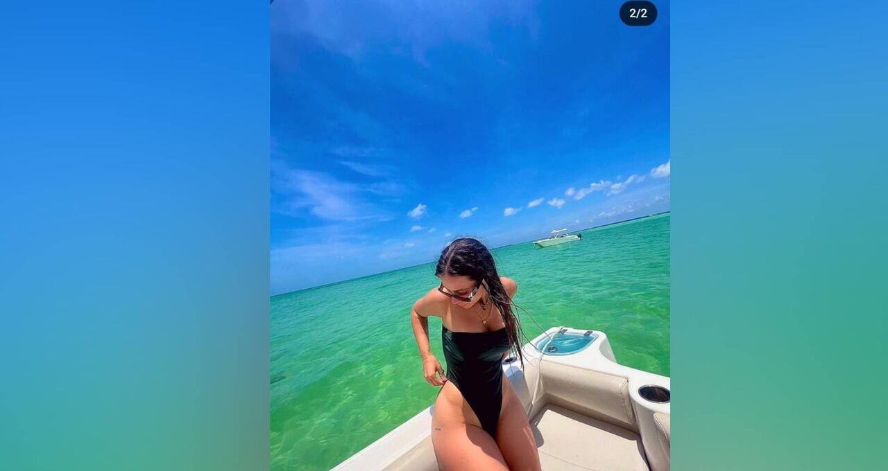 @arianaviera_