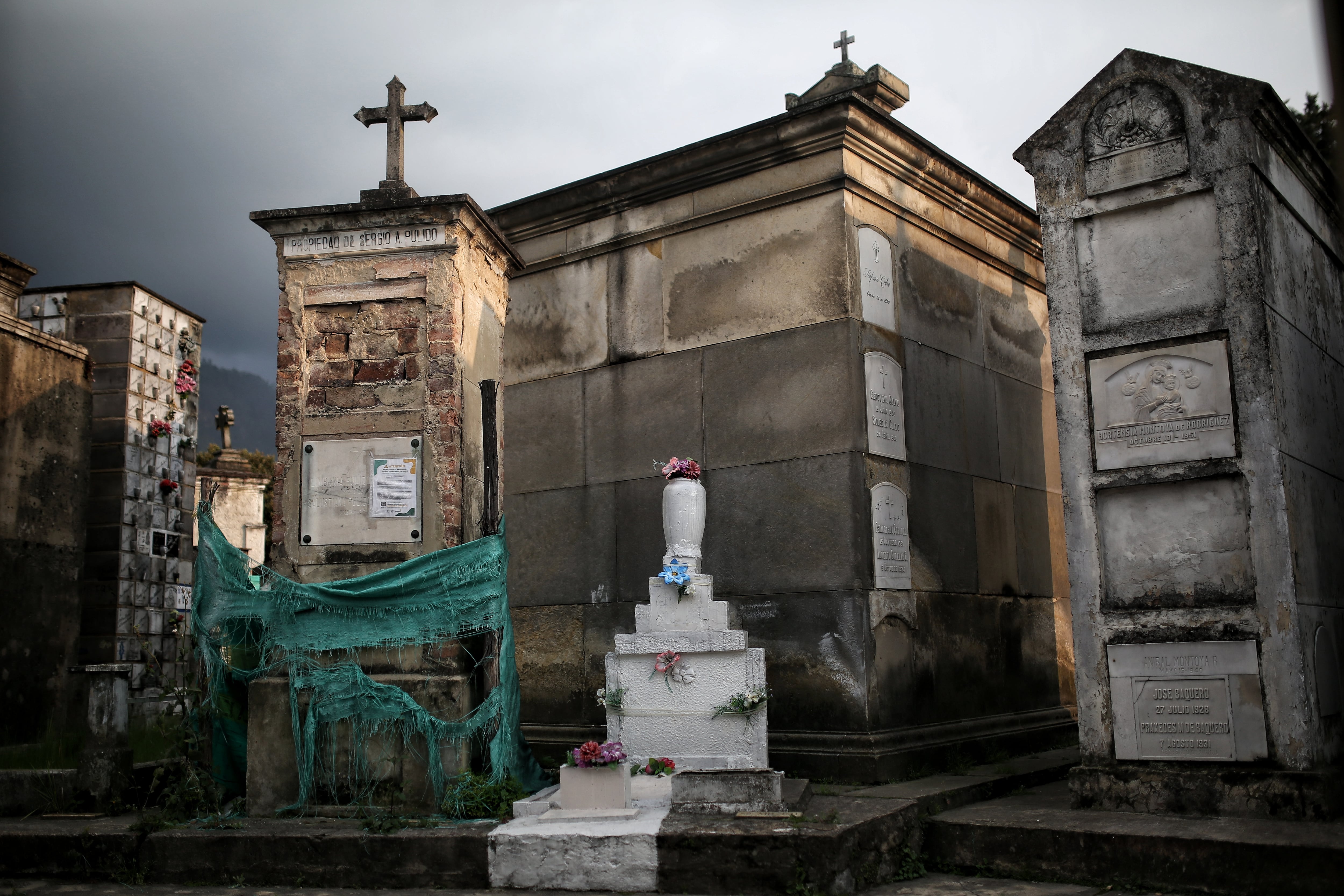 Eder Paradas 
Cementerio Central