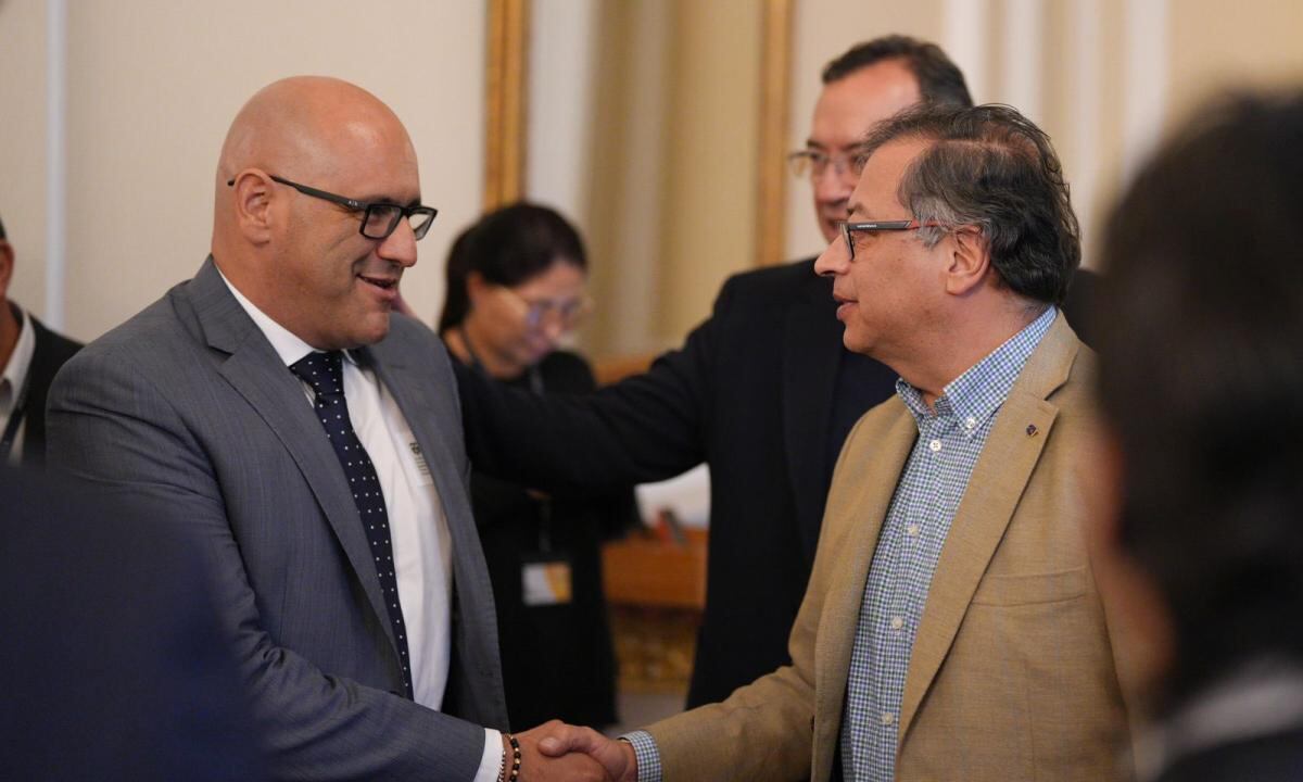 Representante conservador Gerardo Yepes junto con el presidente Gustavo Petro.