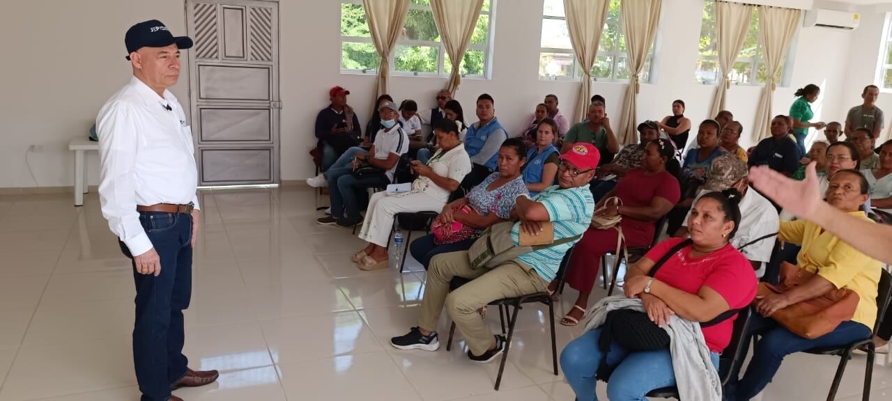 Rocío Pineda Arrieta es una mujer de 36 años con un don de la palabra excepcional. Se siente muy orgullosa de ser la primera mujer en coordinar la Mesa de Víctimas de Tierralta, en Córdoba, y no dudó en alzar la voz para hacerlo saber.