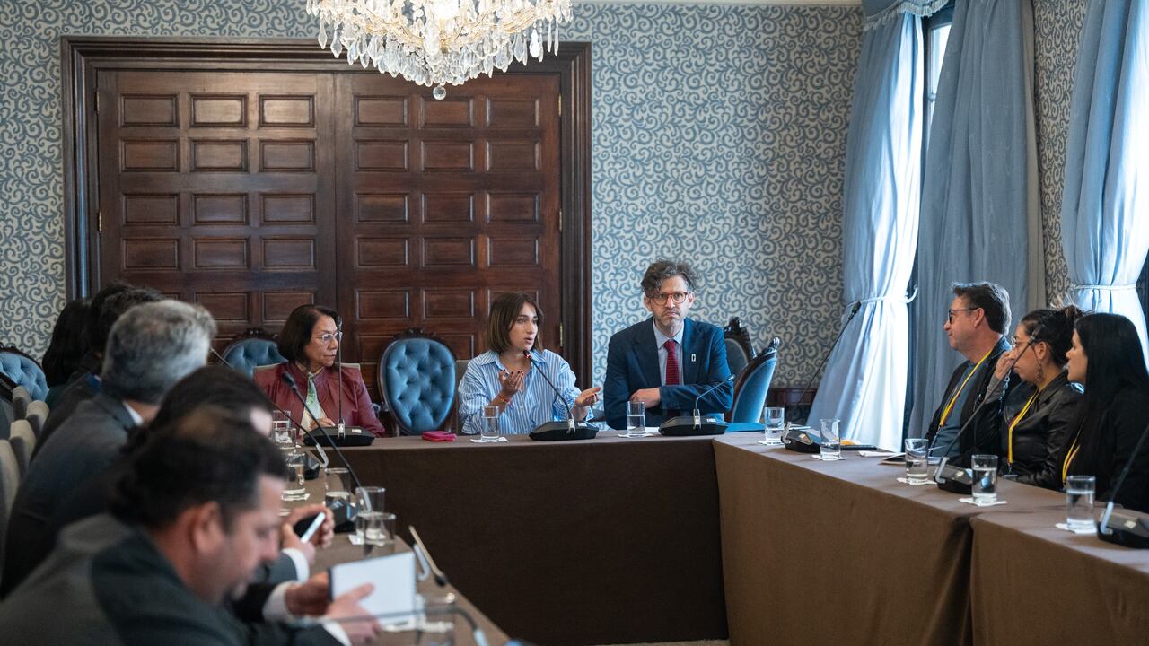 La canciller Laura Sarabia conversó con familiares de colombianos retenidos en Venezuela.