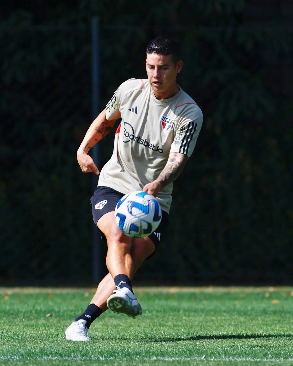 James Rodríguez en la práctica con Sao Paulo.