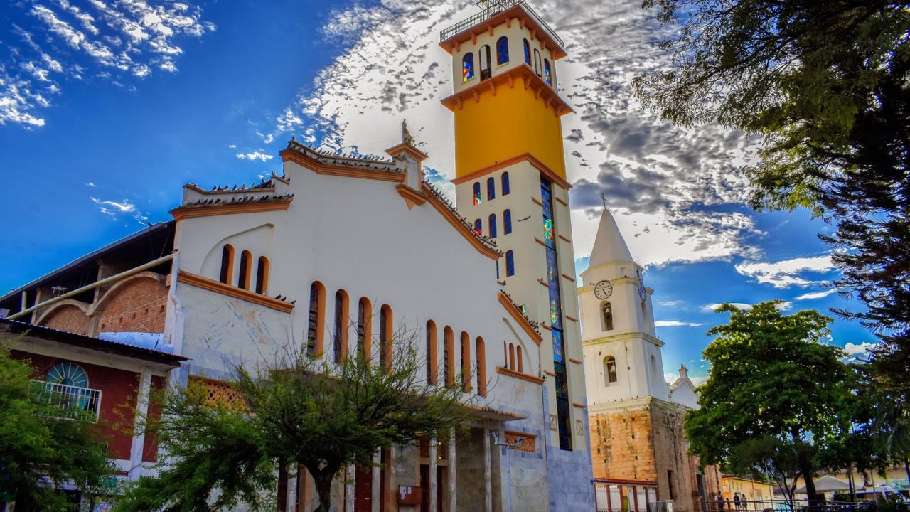 El templo de Palermo, en el Huila, es de estilo colonial.