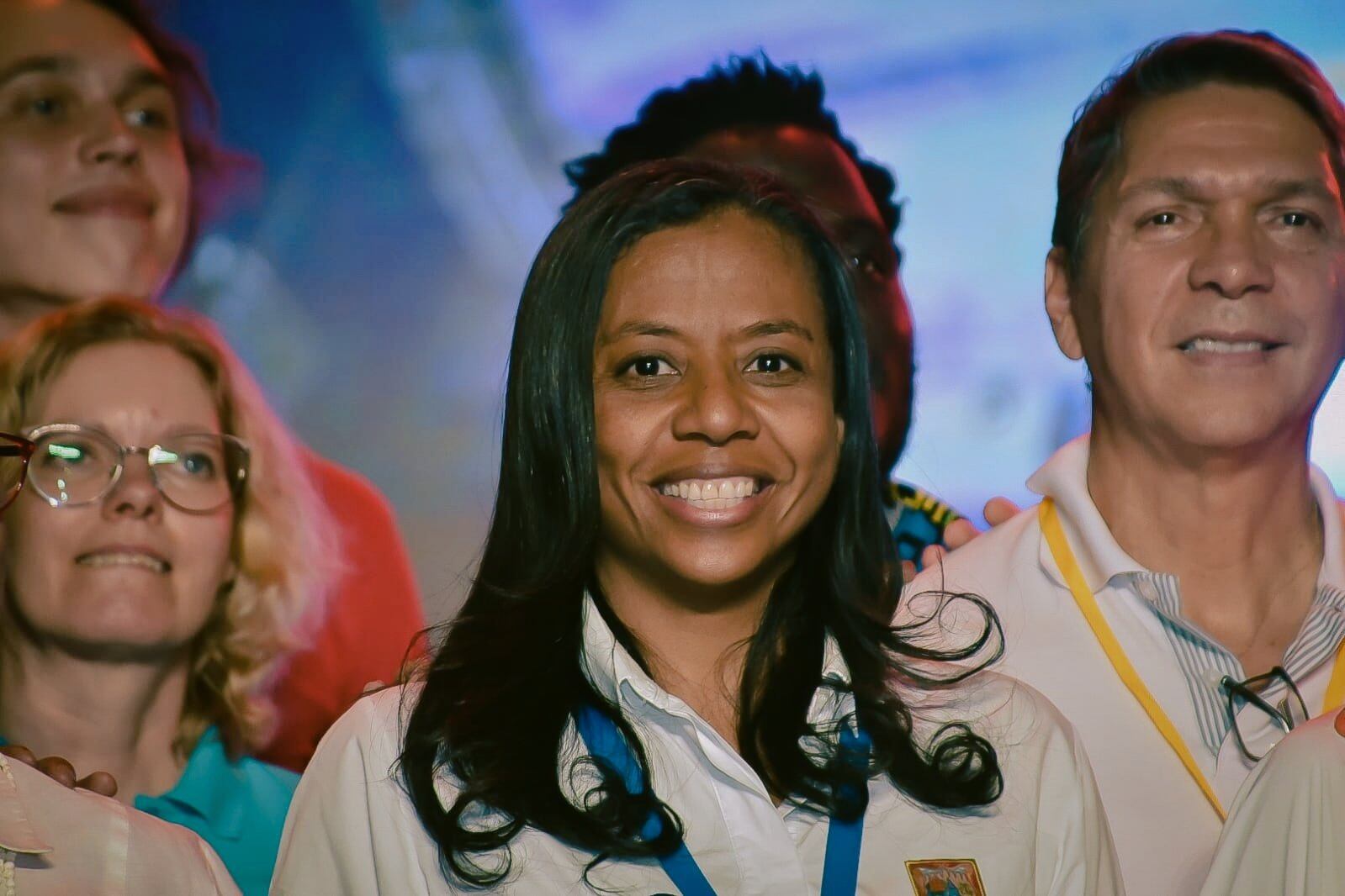 Cuellar habría realizado actos irregulares en contratación.