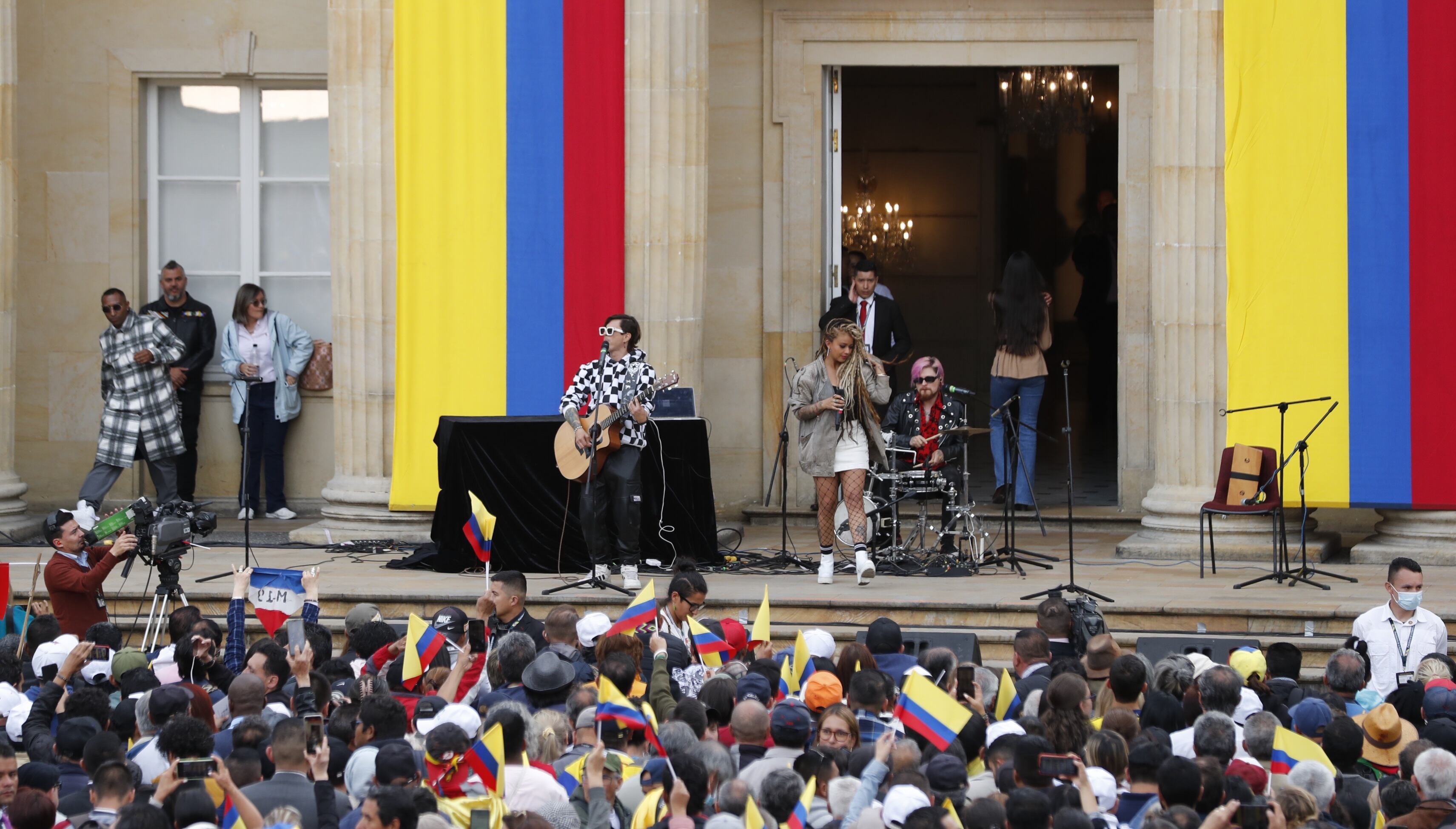 Presidente Gustavo Petro en el balcón de la Casa de Nariño
