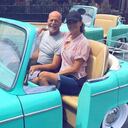 Bruce Willis en Disney con su pareja, Emma Heming. Foto: Instagram @emmahemingwillis.