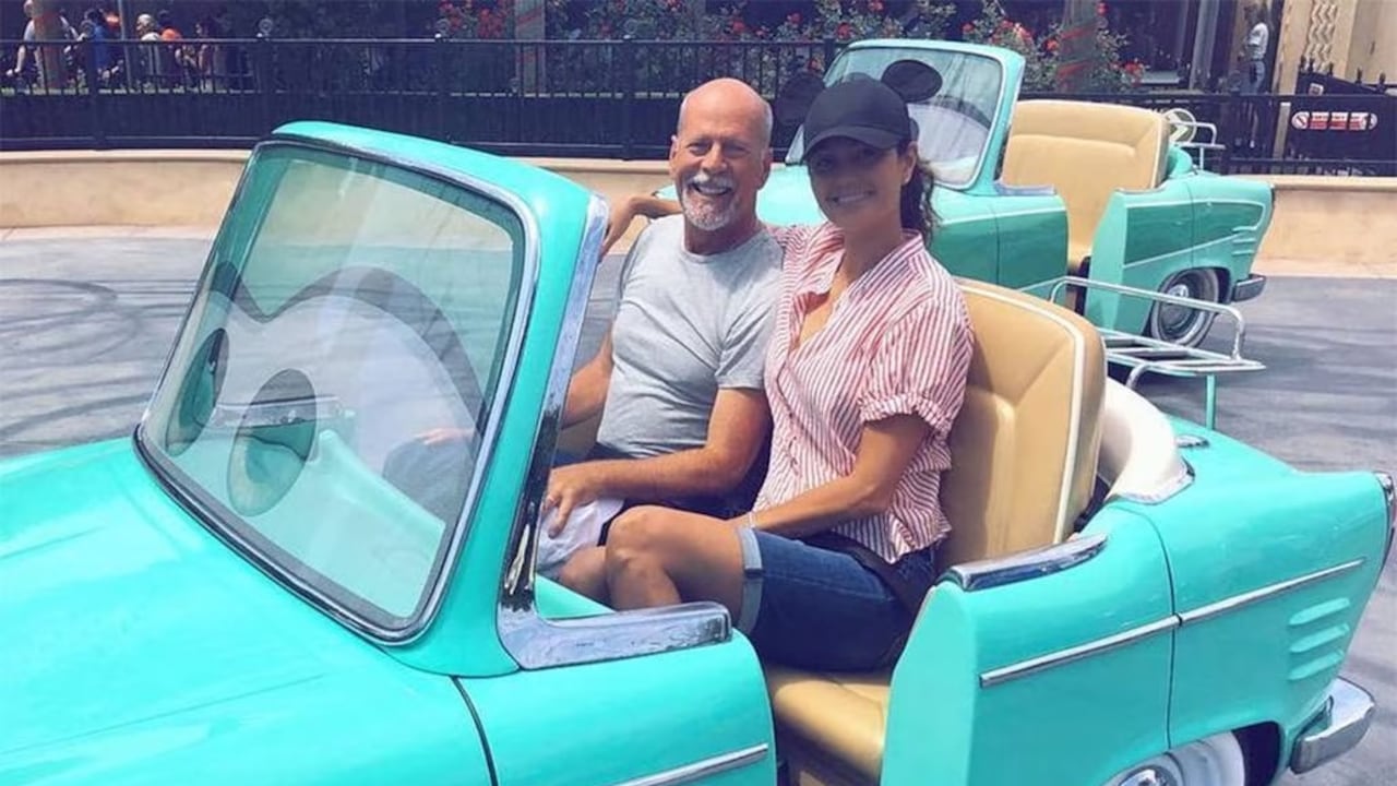 Bruce Willis en Disney con su pareja, Emma Heming.
