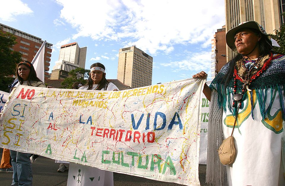 Marcha de indígenas Kankuamos en Bogotá el 16 de septiembre de 2004. (Foto : Guillermo Torres/SEMANA)