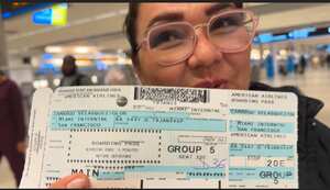 Gloria Iraidis Camargo, muestra su pasabordo hacia San Francisco a reencontrarse con su hija Paula Durán.