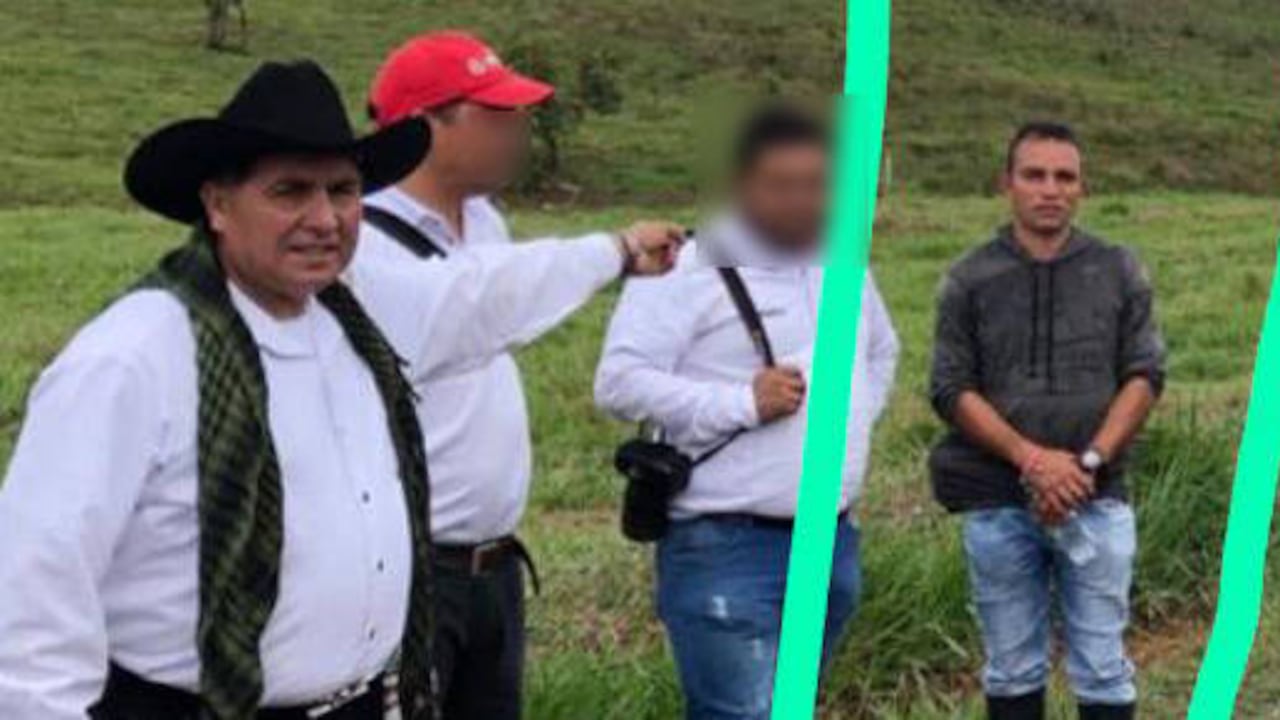 (De izquierda a derecha) Alexander Parra. asesinado el pasado 24 de octubre en el ETCR de Mesetas. aparece en una fotografía realizada durante una visita institucional junto a Jhon Jairo Giraldo, otro excombatiente que habría participado en su crimen.
