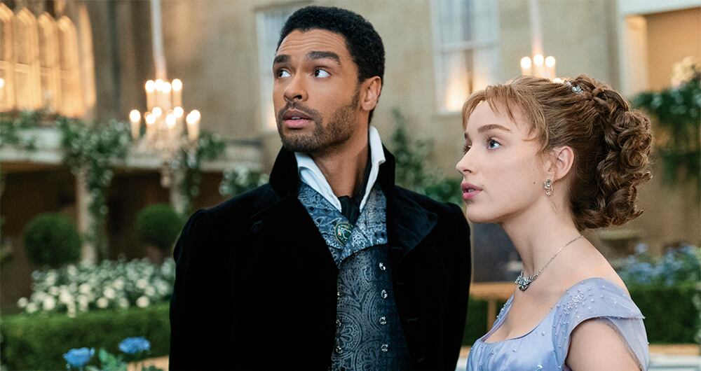 Regé-Jean Page se volvió el galán de moda por su rol como el duque de Hastings, la “traga maluca” de Daphne Bridgerton, encarnada por Phoebe Dynevor.   