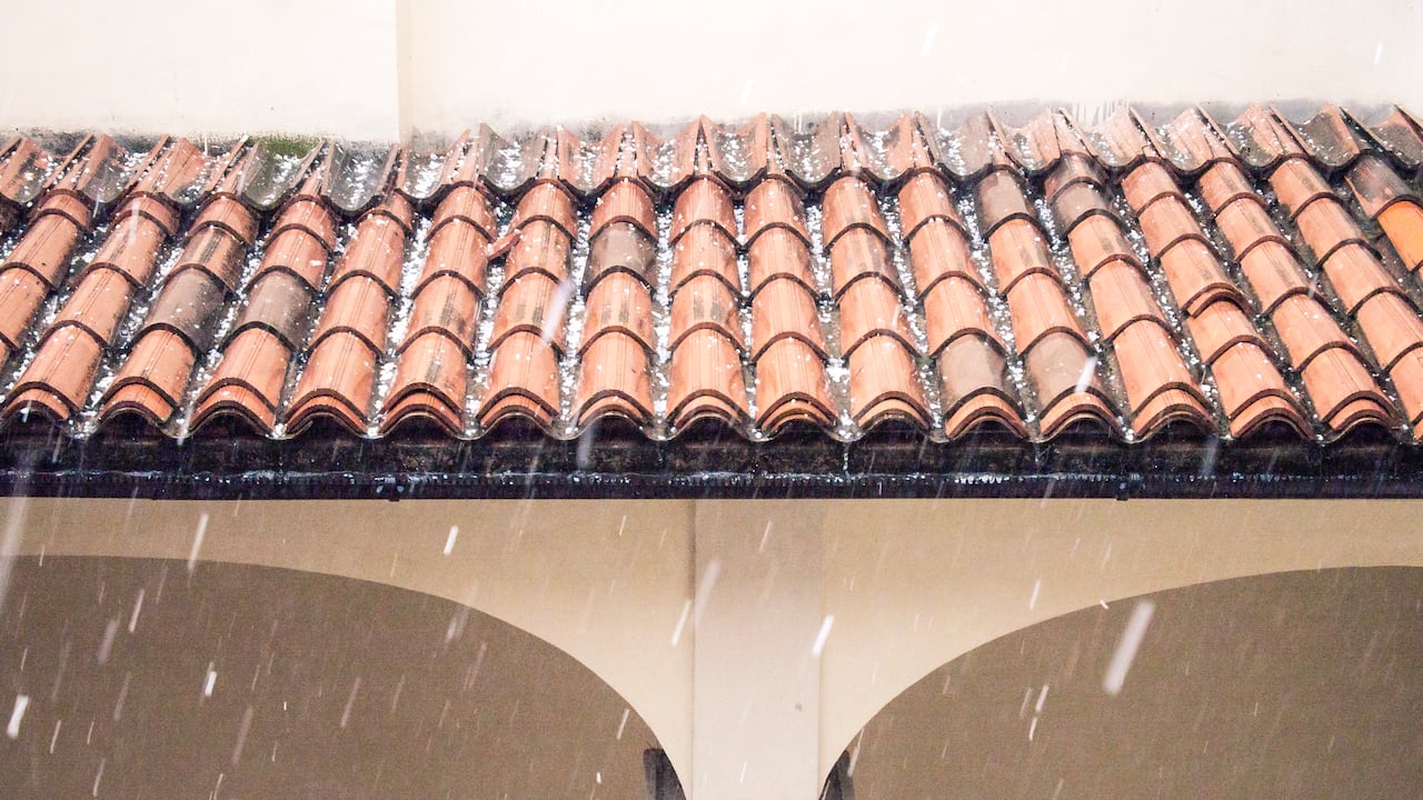 Recomendaciones para proteger una vivienda ante fuertes granizadas y lluvias.