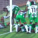 Cristian Zapata, al anotar gol frente a Racing, colisionó con un compañero de equipo