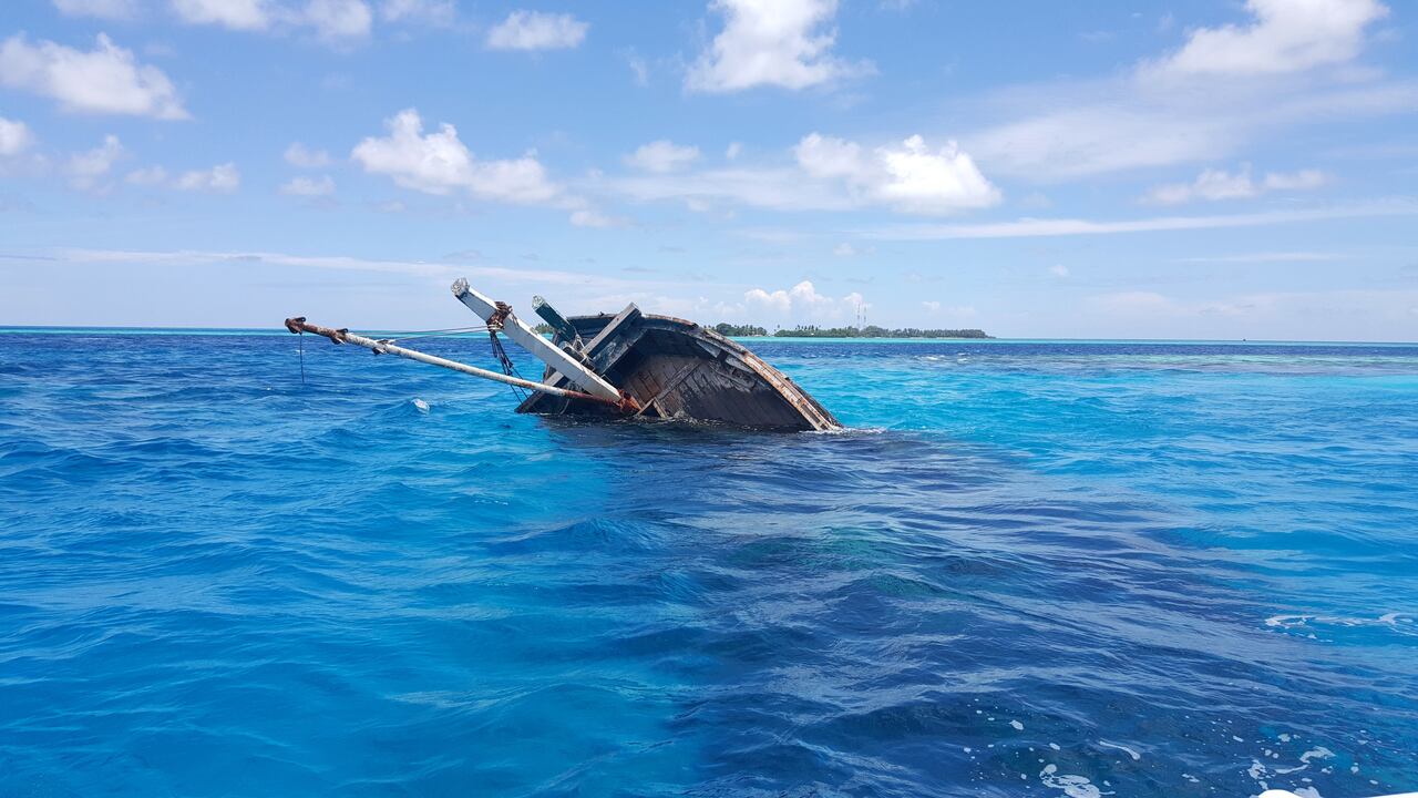 Los dos pescadores están recibiendo atención médica en Panamá.