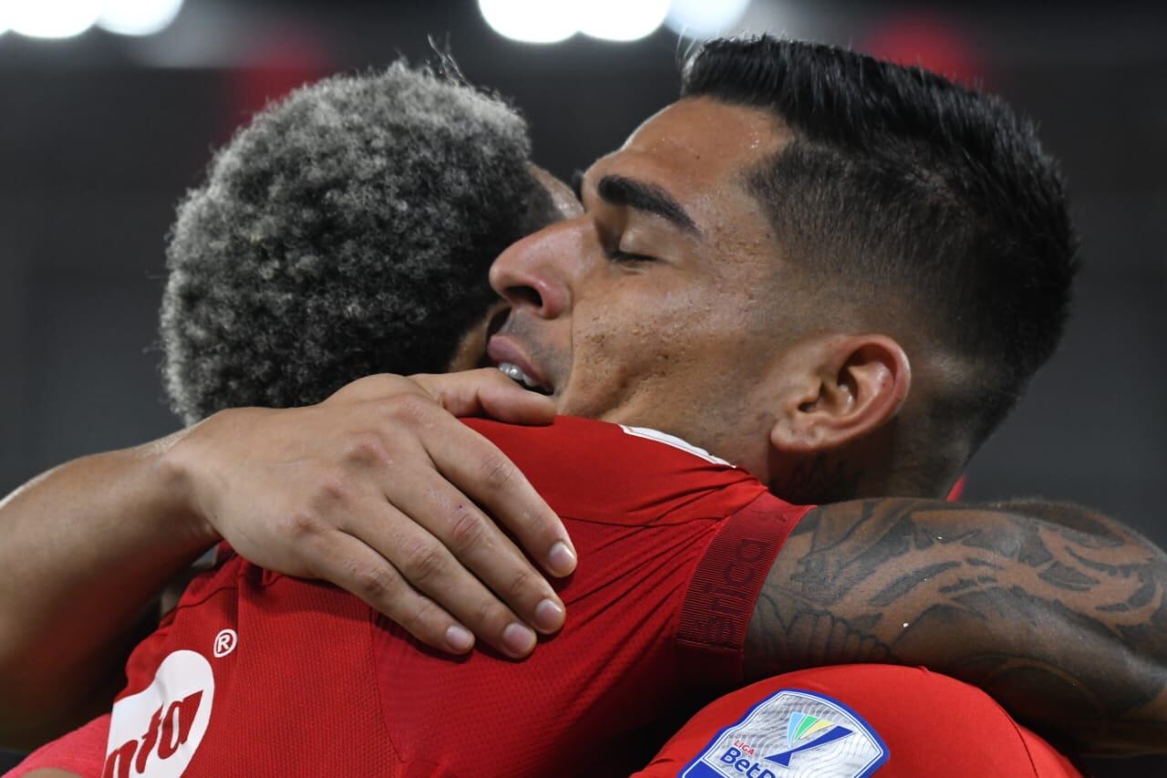 Celebración de la anotación del segundo gol del América frente a Águilas Doradas.