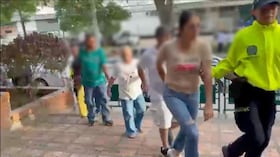 Los capturados habrían robado más de 3.000 millones de pesos de programas sociales del gobierno.